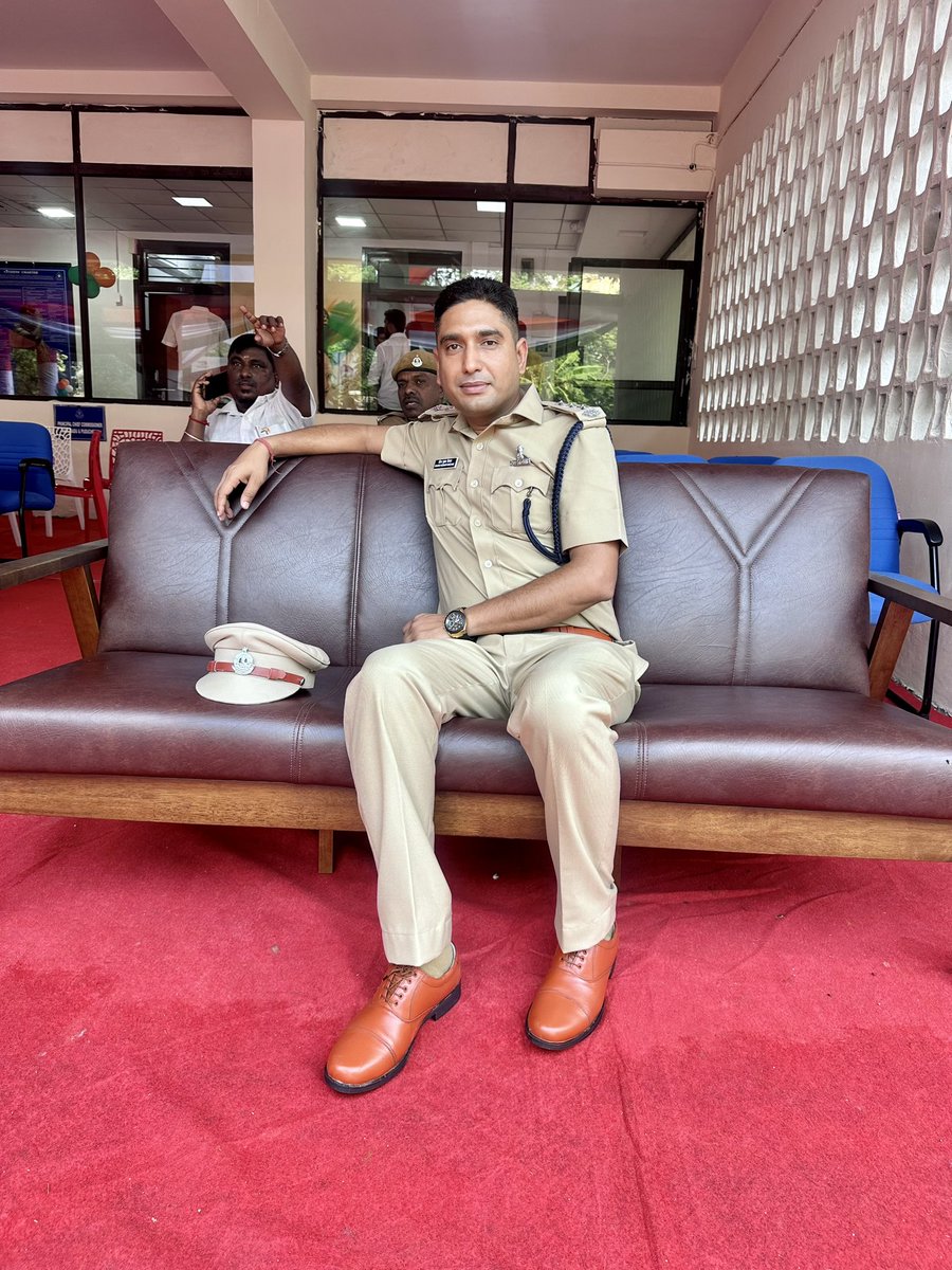 मिल सके आसानी से, उसकी ख़्वाहिश किसे है।
ज़िद तो उसकी है जो, मुकद्दर में लिखा ही नहीं है॥
#sauravkumarkhichar