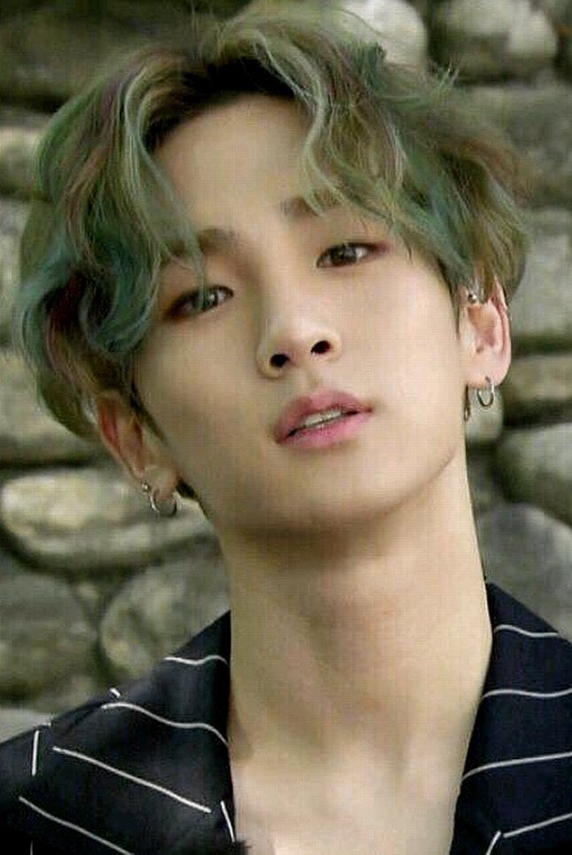 JJJH274's tweet photo. キーくんお誕生日おめでとう💎
この髪型またしてほしい！

#KEY 
#HappyKeyDay
#HappyBirthdayKey 
#SHINee https://t.co/NoTtOqLpMB