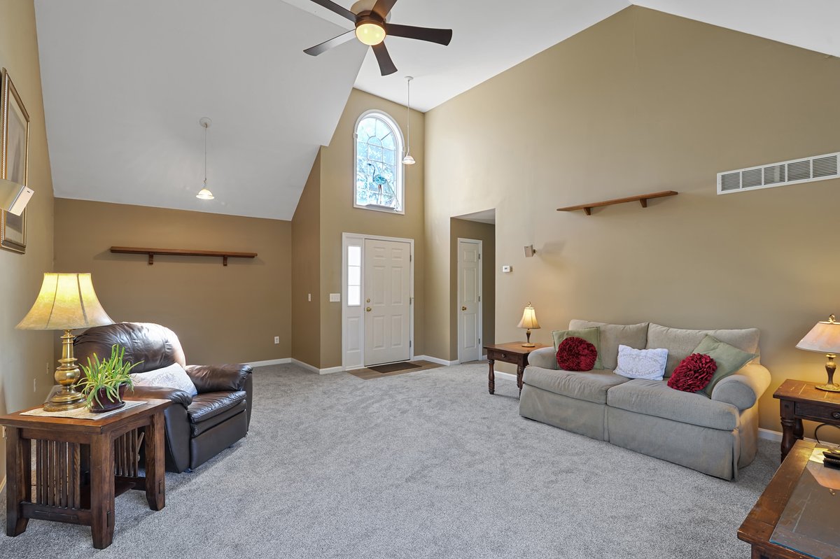 Loftteamde's tweet photo. 🚨New Listing🚨
✨44 English Ivy Ln, Magnolia, DE✨
⏺️ MLS#: DEKT2022890
🛌 3 bedrooms
🛁 2 bathrooms
📐 1,289 square feet
💰 $320,000

For more info contact
Austin Gardner - (302) 535-3744

#listing #delaware #delawarehome #home #forsale #delawarerealtor https://t.co/uOiLJoYHUy