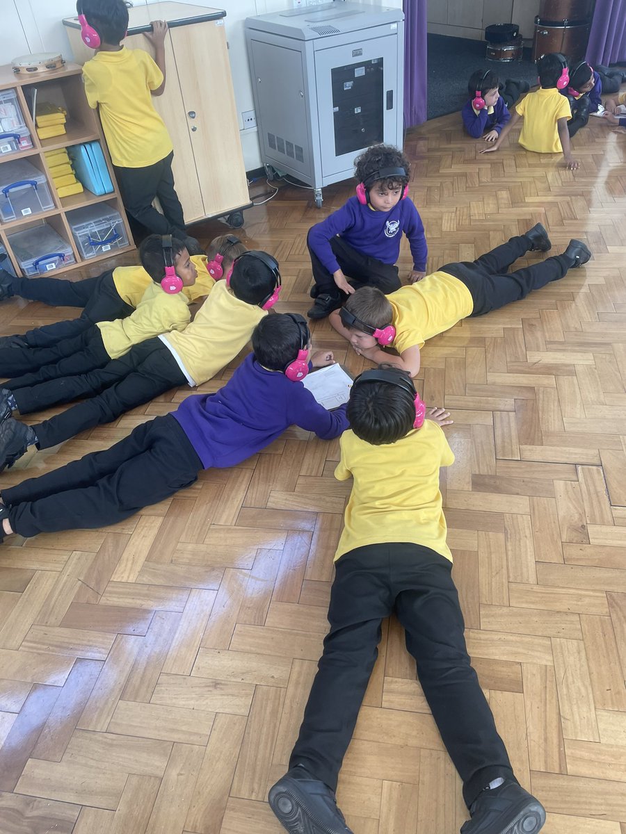 MissDunworthLHS's tweet photo. This afternoon, Year 1 enjoyed their Now Press Play experience on maps, which we have been looking at this week in Geography! 🗺️📍@missmcnamaralhs @HeadLHS @LHS_Watford @GeographyLHS23 https://t.co/kZH8wKrnJP