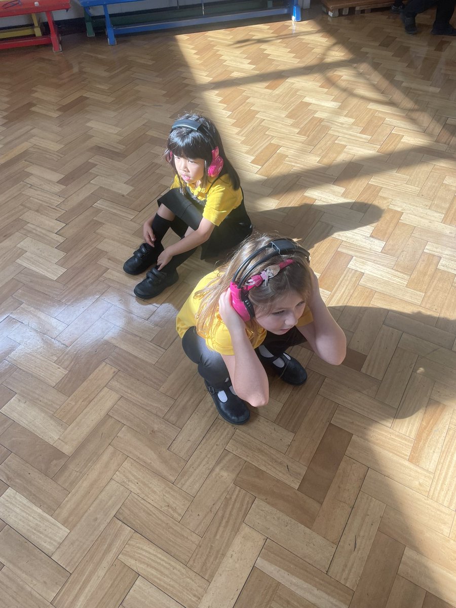 MissDunworthLHS's tweet photo. This afternoon, Year 1 enjoyed their Now Press Play experience on maps, which we have been looking at this week in Geography! 🗺️📍@missmcnamaralhs @HeadLHS @LHS_Watford @GeographyLHS23 https://t.co/kZH8wKrnJP