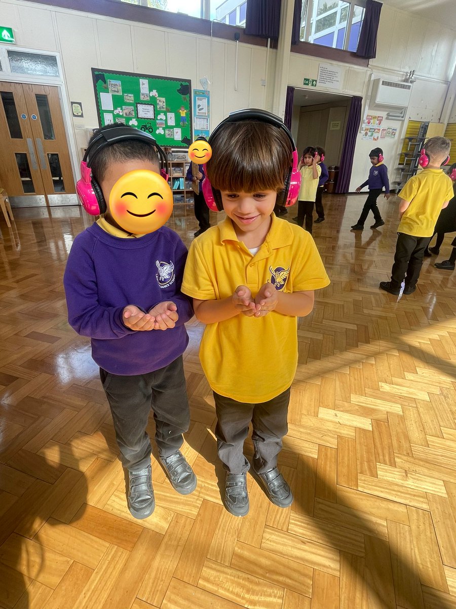 MissDunworthLHS's tweet photo. This afternoon, Year 1 enjoyed their Now Press Play experience on maps, which we have been looking at this week in Geography! 🗺️📍@missmcnamaralhs @HeadLHS @LHS_Watford @GeographyLHS23 https://t.co/kZH8wKrnJP
