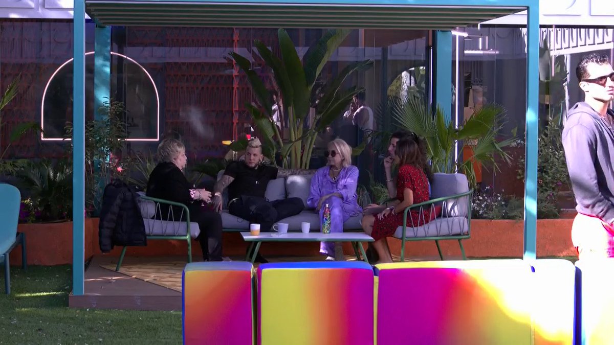 ghoficial's tweet image. Albert: "Peco de falso, prefiero no decírtelo y voy por detrás"
Alex: "Es mejor que me lo digas en la cara"
Albert: "Eso, tenía que haberte dicho lo que me molesta"
Alex: "Te juro que yo lo dije de chiste, tu me lo dices y yo no lo hago"

#GHVIP22S 

mitele.es/directo/gh-vip…