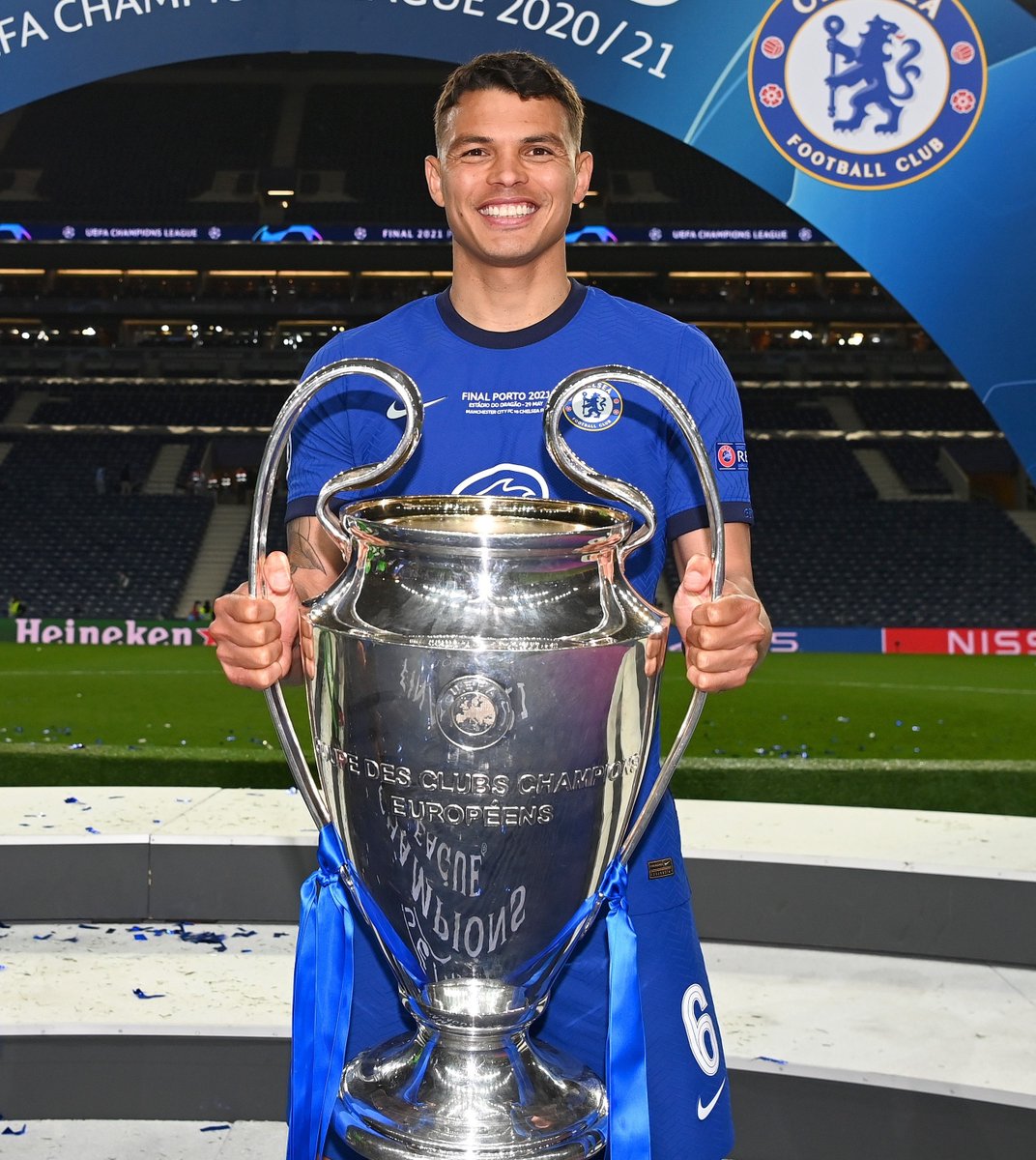 Footballtweet's tweet image. ❌ At 15, Thiago Silva went for a trial and was rejected by 3 Brazilian clubs including Flamengo.

⛔ At 19, he signed for Juventude and coach Ivo Wortmann changed his position by moving him back to central defence.

🇵🇹 At 20, he signed for Porto but played 0 matches and was…