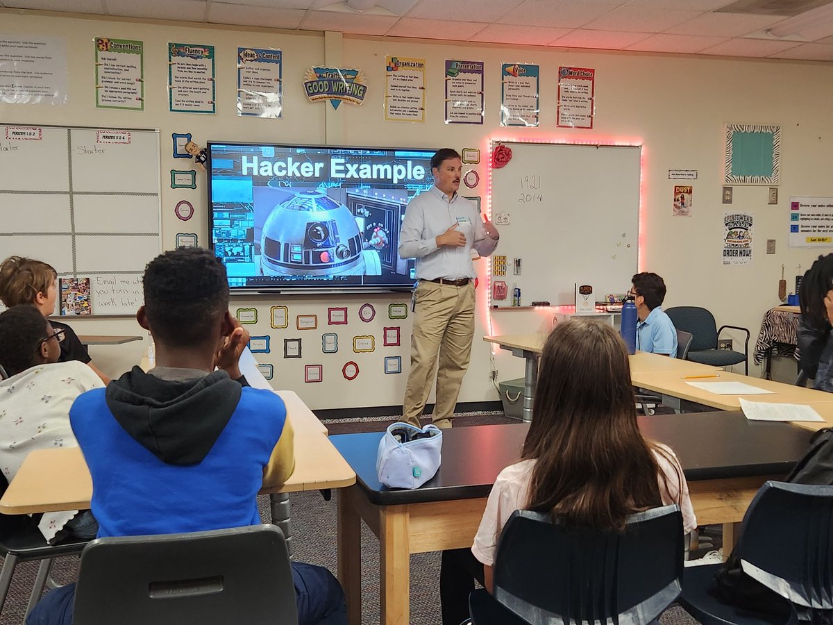 MissCWaterfield's tweet photo. We couldn't have asked for a better #careerday! Thank you so much to all of our presenters today 🖤💛 @BMSatRSD2 @KrisBailes @RichlandTwo https://t.co/qGzvxrEgau