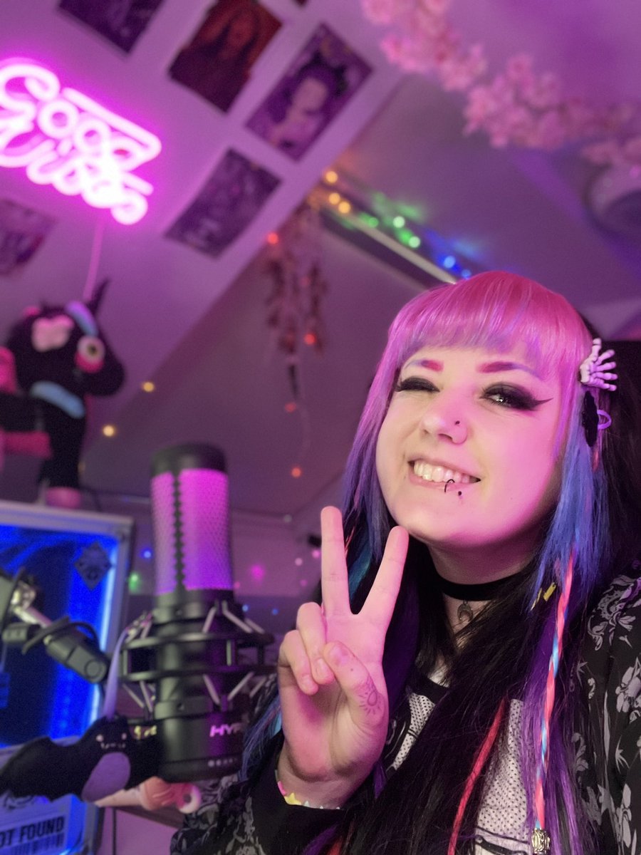 SteelPandaa's tweet image. Live now! Let’s get spoopy. I’ve also turned into a scene girl 🤣🎃

twitch.tv/Steelpandaa