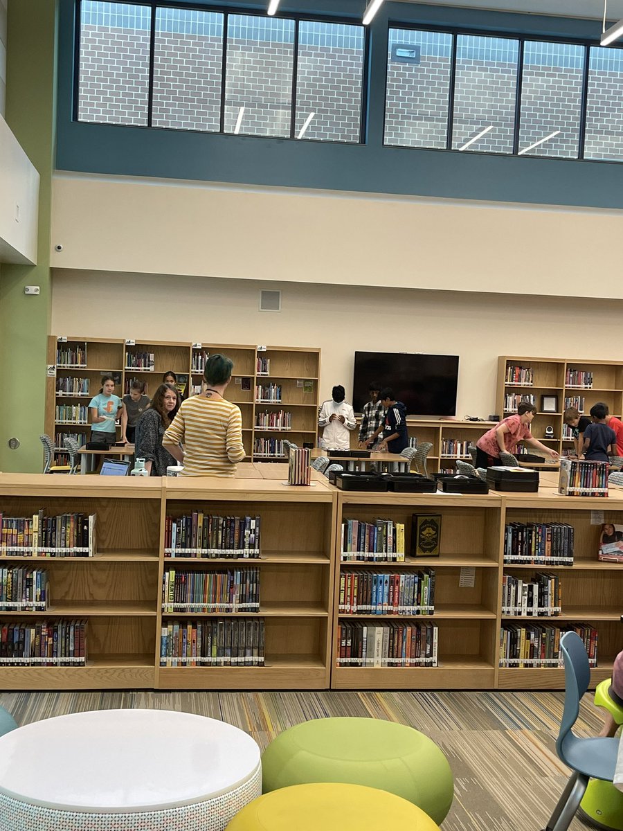 AlstonRidgeMS's tweet photo. Our Media Center w/ @Brennan4Books is rolling today!! Ms. Neidermeyer’s 6-3 Classes are working to Breakout!! ~ Good Luck Warriors #TogetherInARMS https://t.co/0eOQuvm4a3