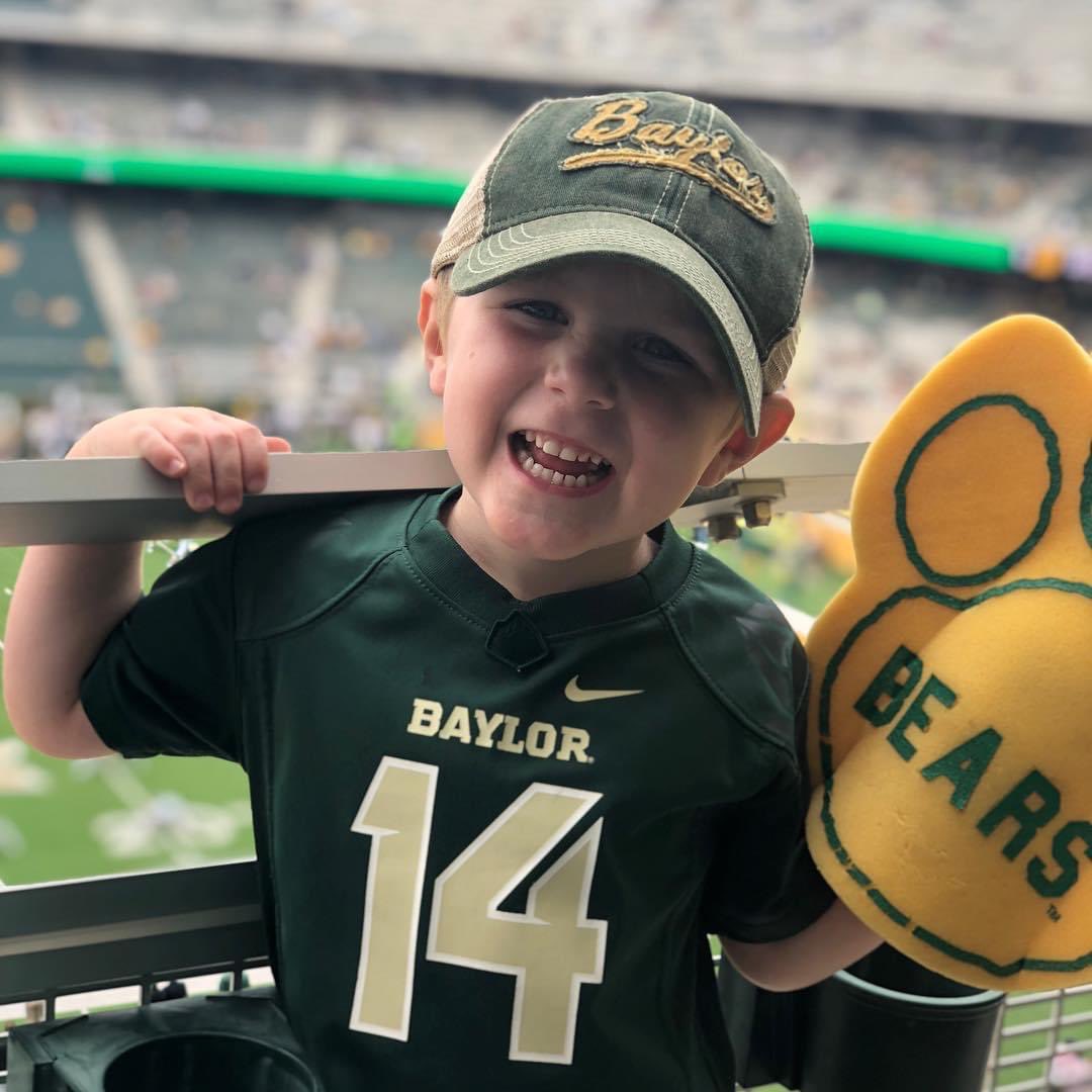 JuliAnnBryan's tweet photo. #flashbackfriday to 2018.  Jeb was supporting @chrisplatt14 and paying homage to @b_petty14 💚 Let's go fight @BUFootball 🐻🏈 #SicEm #SicTexas https://t.co/P3uAOMoZvv