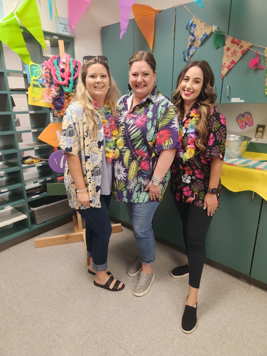 HMSShimmick's tweet photo. End of Summer Party hosted by our HMS Sunshine Committee! 🎉 @HeritageBroncos #growinggreatness https://t.co/foTiJ3jwff