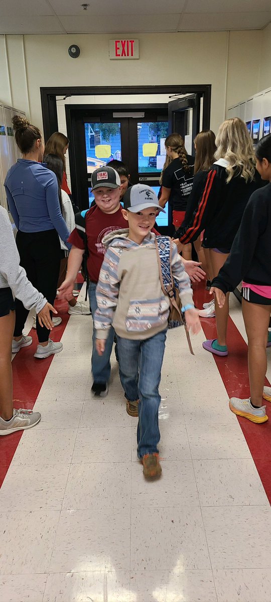 HAPPY HIGH FIVE FRIDAY!!!! Thank you XC team for coming and greeting our kids this morning!!!