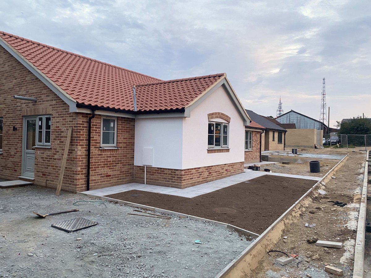 osbornandkent's tweet photo. A year ago we broke ground on site at Caistor St Edmund and now we’re getting closer to finishing the first few bungalows 👏

#construction #ukhousing #norfolk https://t.co/kuEmNJovMQ