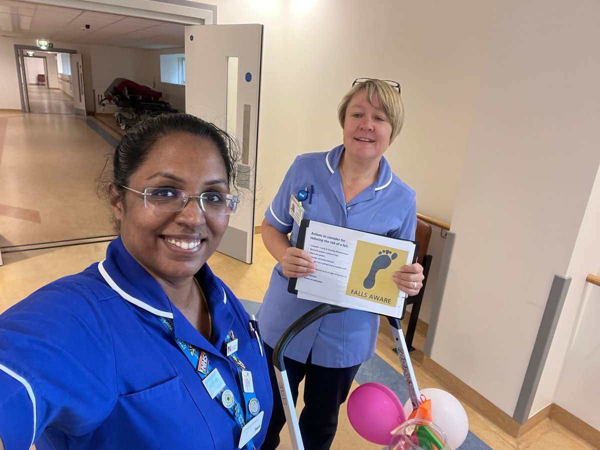 The Clinical Skills Team out &amp; about supporting <a href="/SharonPipe/">Sharon Pipe</a> for #FallsAwarenessWeek <a href="/PHUptsafety/">PHU Patient Safety</a>