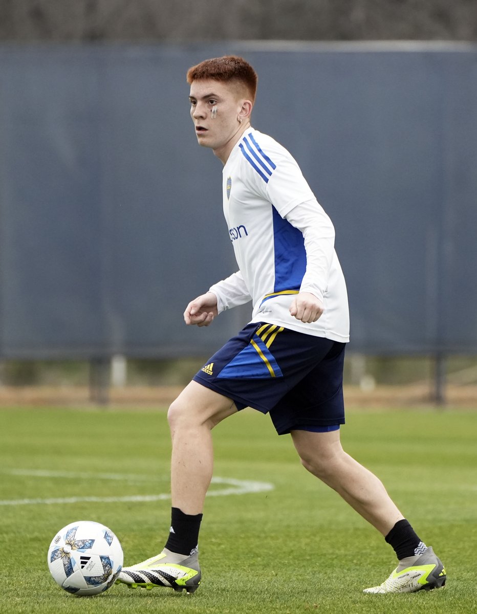 Valentín Barco durante el entrenamiento de Boca.