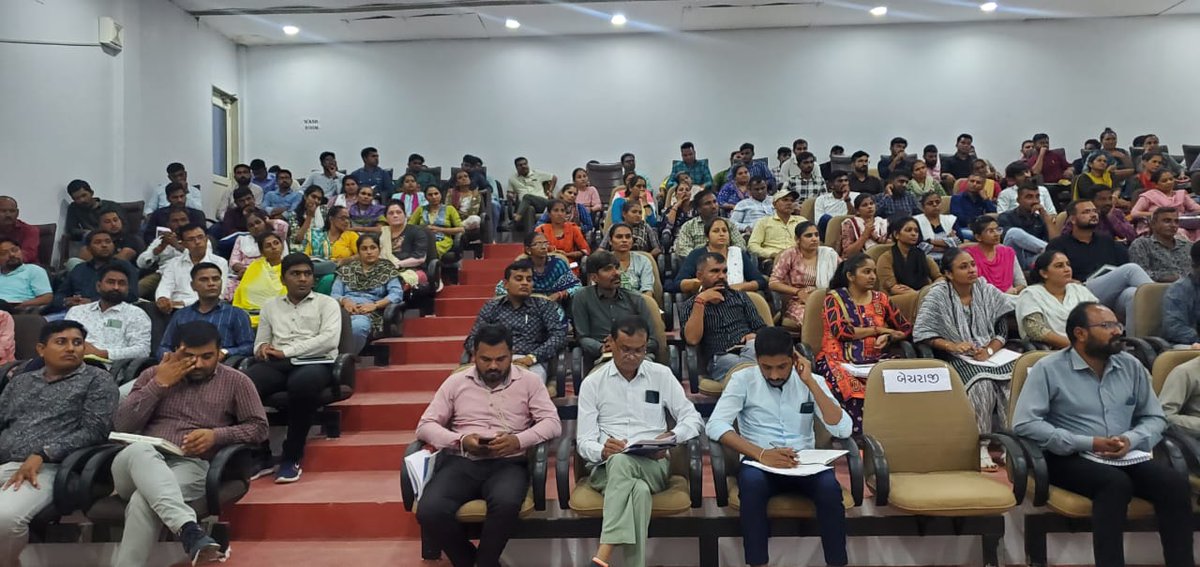 JdaMehsana's tweet photo. Staff training of all Extension staff of Mehsana District under Organic scheme at Vijapur. Res. JDA (Ext),Mehsana specially present in this occasion and gives valuable guidance about Organic Farming, Marketing,Digital Crop survey etc to all Agriculture staff of Mehsana District https://t.co/9ctcCpiL0u