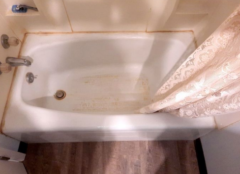 MADCITYWINDOWS's tweet photo. Another satisfied customer 😀 Roger and Marsha love their new shower! Mad City is the Midwest’s # 1 Ranked Remodeler! Start your home project today by giving us a call, message, or clicking the link:

📞 Call Us: (800)-432-4369

📝 Fill out a Contact Form: https://t.co/XnAIbqQLNv https://t.co/ZKByvpOujd