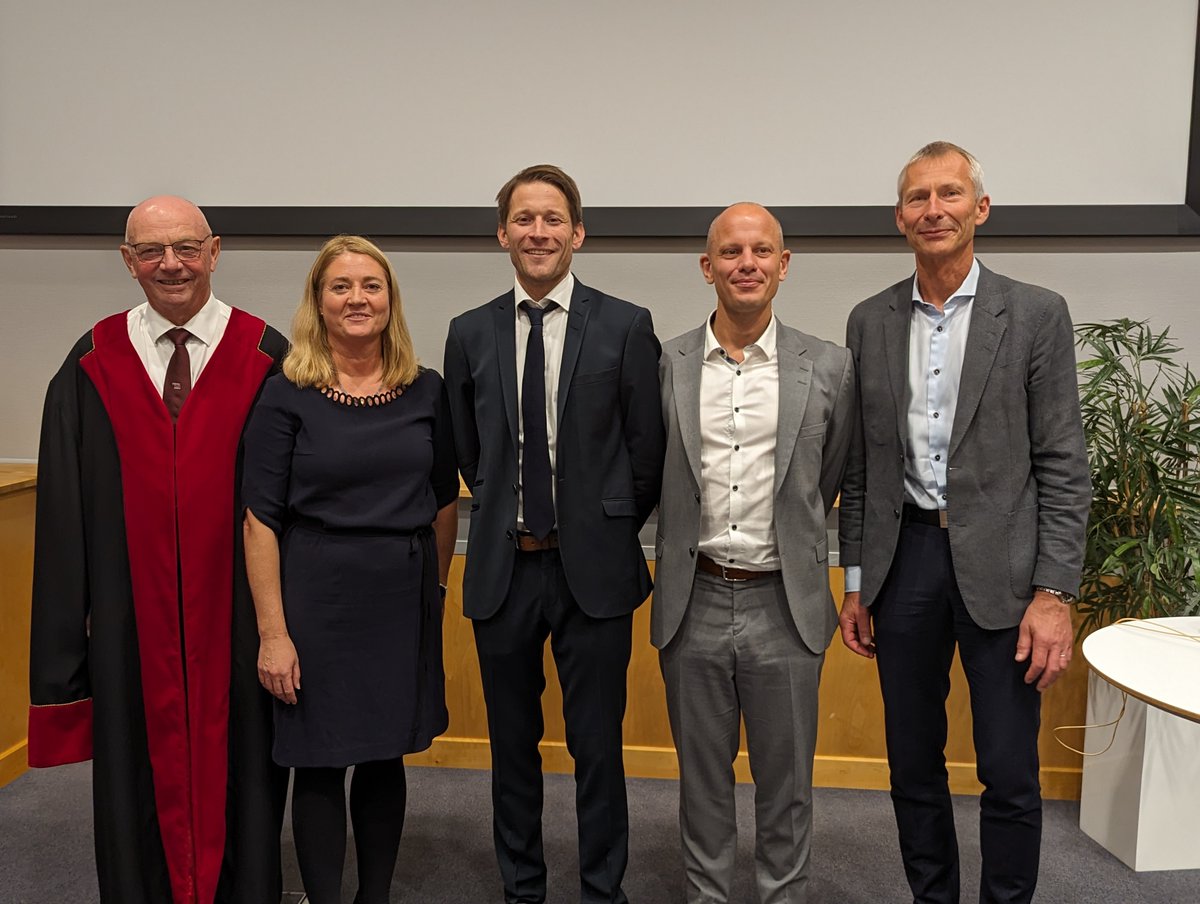 Eirik Søfteland (@diabeteslegen) on Twitter photo Well done <a href="/SondreMeling/">Sondre Meling</a> ! Ubercool performance at today's PhD defence! Incretin effect and GI factors in DM! Great opposition by <a href="/ChristianStevns/">Christian Stevns </a> and Kari Anne Sveen. It was an honour supervising you, w/<a href="/NielsEjskjaer/">Niels Ejskjaer</a>, <a href="/PalRNjolstad/">Pål R. Njølstad</a> and <a href="/SiriCarlsen/">Siri Carlsen</a>! @medofak_uib <a href="/sus_no/">Nola Susan</a> Well done <a href="/SondreMeling/">Sondre Meling</a> ! Ubercool performance at today's PhD defence! Incretin effect and GI factors in DM! Great opposition by <a href="/ChristianStevns/">Christian Stevns </a> and Kari Anne Sveen. It was an honour supervising you, w/<a href="/NielsEjskjaer/">Niels Ejskjaer</a>, <a href="/PalRNjolstad/">Pål R. Njølstad</a> and <a href="/SiriCarlsen/">Siri Carlsen</a>! @medofak_uib <a href="/sus_no/">Nola Susan</a>