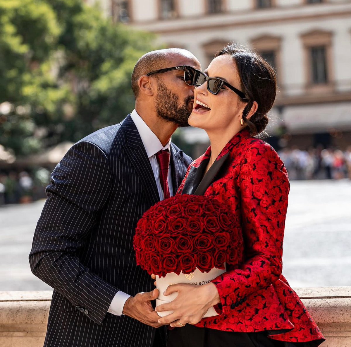 themillionroses's tweet photo. Share your love story with us and how our preserved roses played a role in your journey.

#TheMillionRoses https://t.co/IUImsahr8k