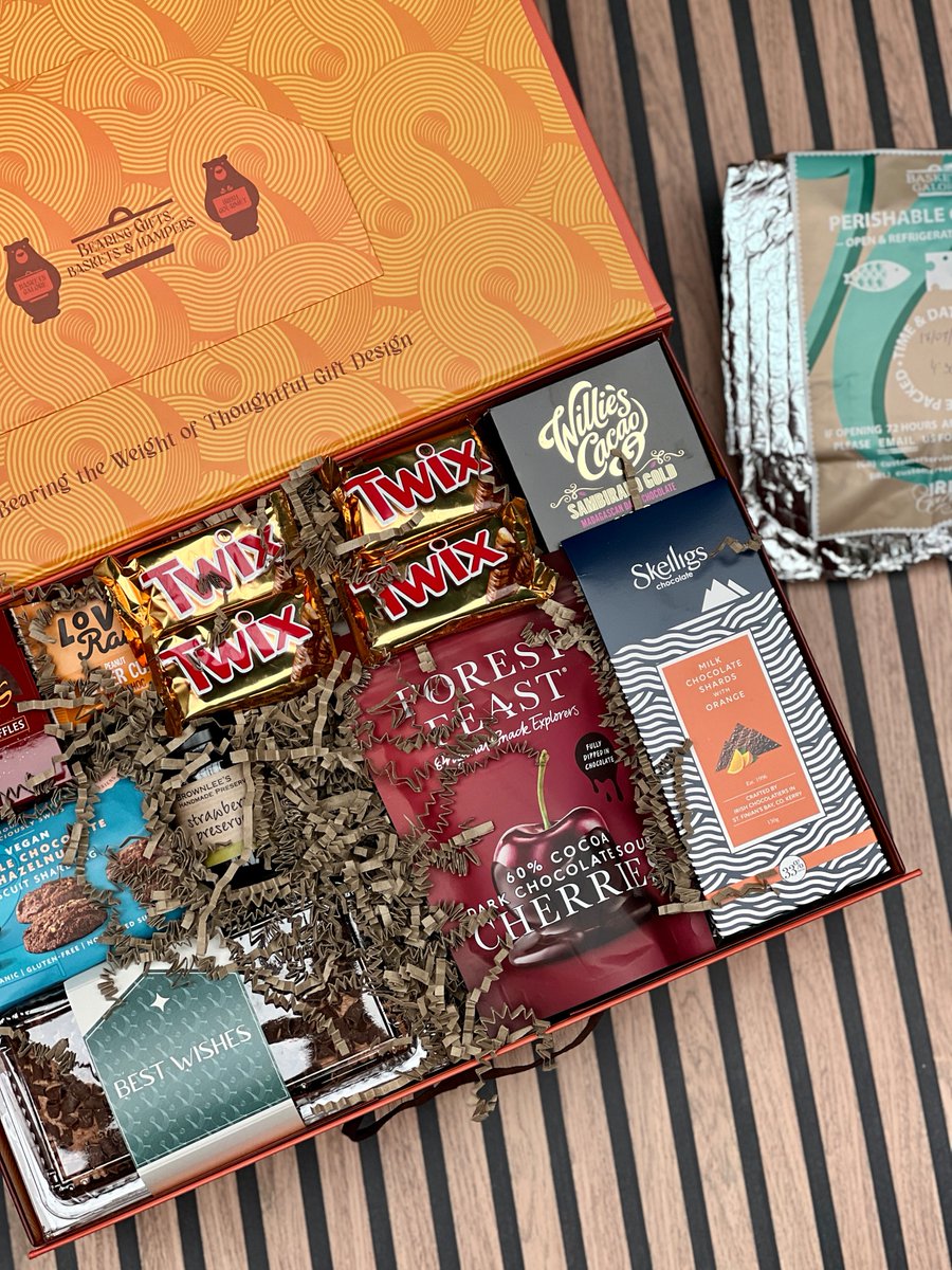 Today's Gift Basket Of The Day is the "Great Taste Award Cerium Duo" (+ some Twix Bars)

ow.ly/XaIm50PNVeS

Follow &amp; RT to enter #prize draw to #win a Gift Basket. More info via our blog.

#dailydispatch #gifts #competition #giftbasketsrule #gifthampers #customisedhampers
