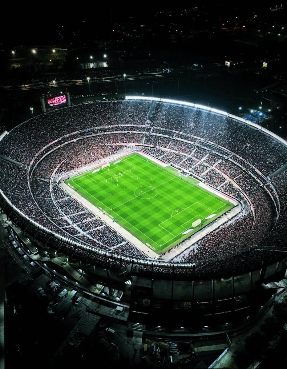 Jueves. Día Laboral. Ultimo turno. Fecha 5 de Copa de la Liga. 90 mil personas en el Monumental. Esto es #River