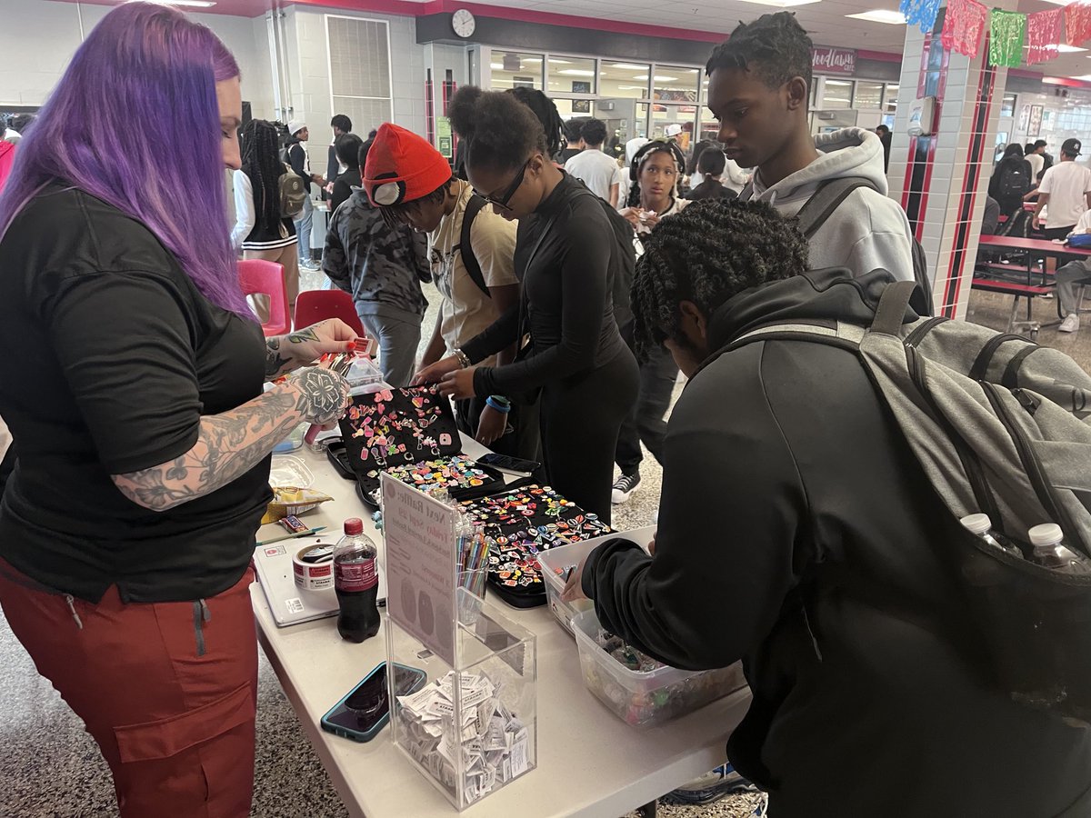 WoodlawnHS_BCPS's tweet photo. Kudos to Ms. Martin and Coach Gamble for creating an ambiance of fun and relaxation during lunch while infusing schoolwide PBIS supports.#WHSstrong #tier1 @MrsLorynDoelle⁩ https://t.co/xo8FxXbP5f