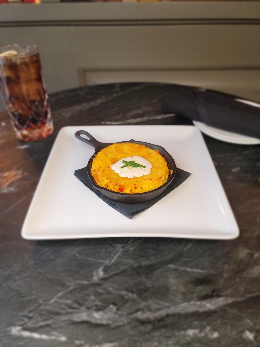 Nothing like our sweet and moist Cast Iron Cornbread, topped with melted Honey Butter, a must-have on Friday. 🧈
.
.
.
#cornbread #southernfood #foodporn #chicagfood #tgif #mondaymotivation #chicagofoodauthority #infatuationchi #taste222chi #blackowned #westloop