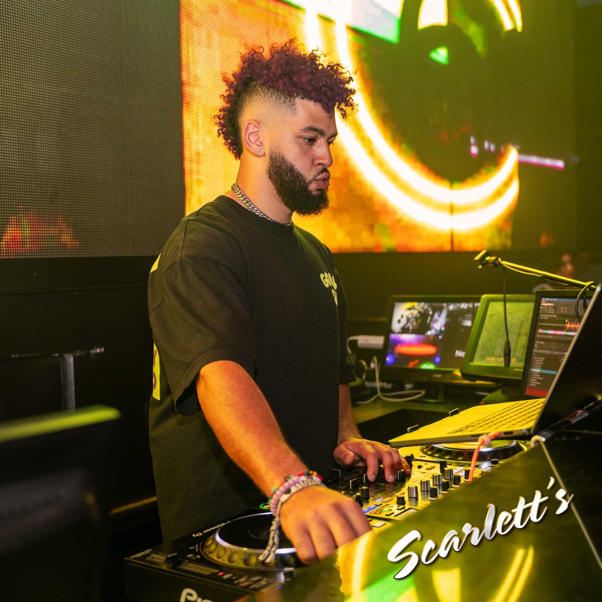 scarlettcabaret's tweet image. Who’s ready for Pinto to tear it up tonight?

#dj #lights #entertainers #entertainer #fridayvibes #friday #happyhour #toast #cheers #miamibars #miami #doral #wynwood #hialeah #aventura #fortlauderdale #followus #scarletts