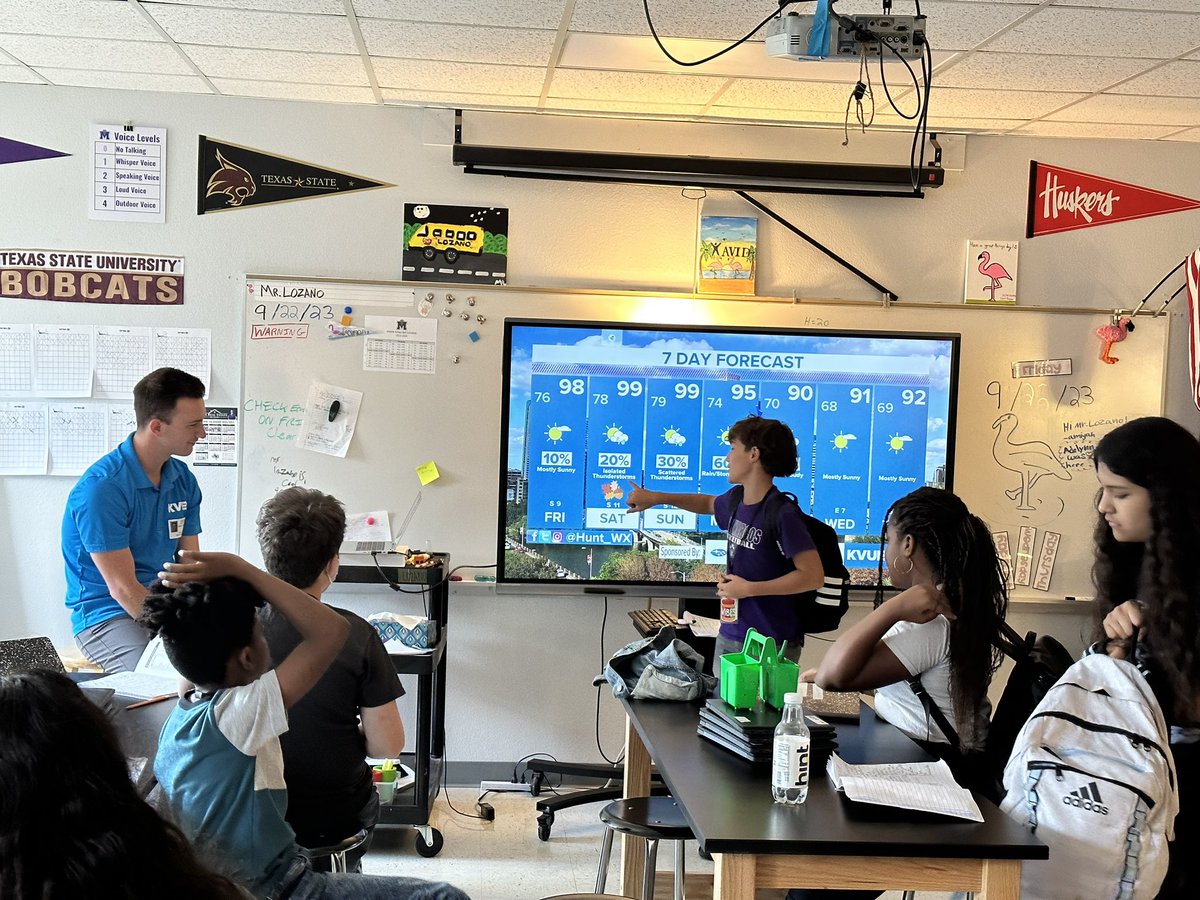 LozanoAvid's tweet photo. So grateful to have @Hunt_Wx  from @KVUE  come speak to our AVID students today!
@SMCISD_AVID https://t.co/tybrLr40zC