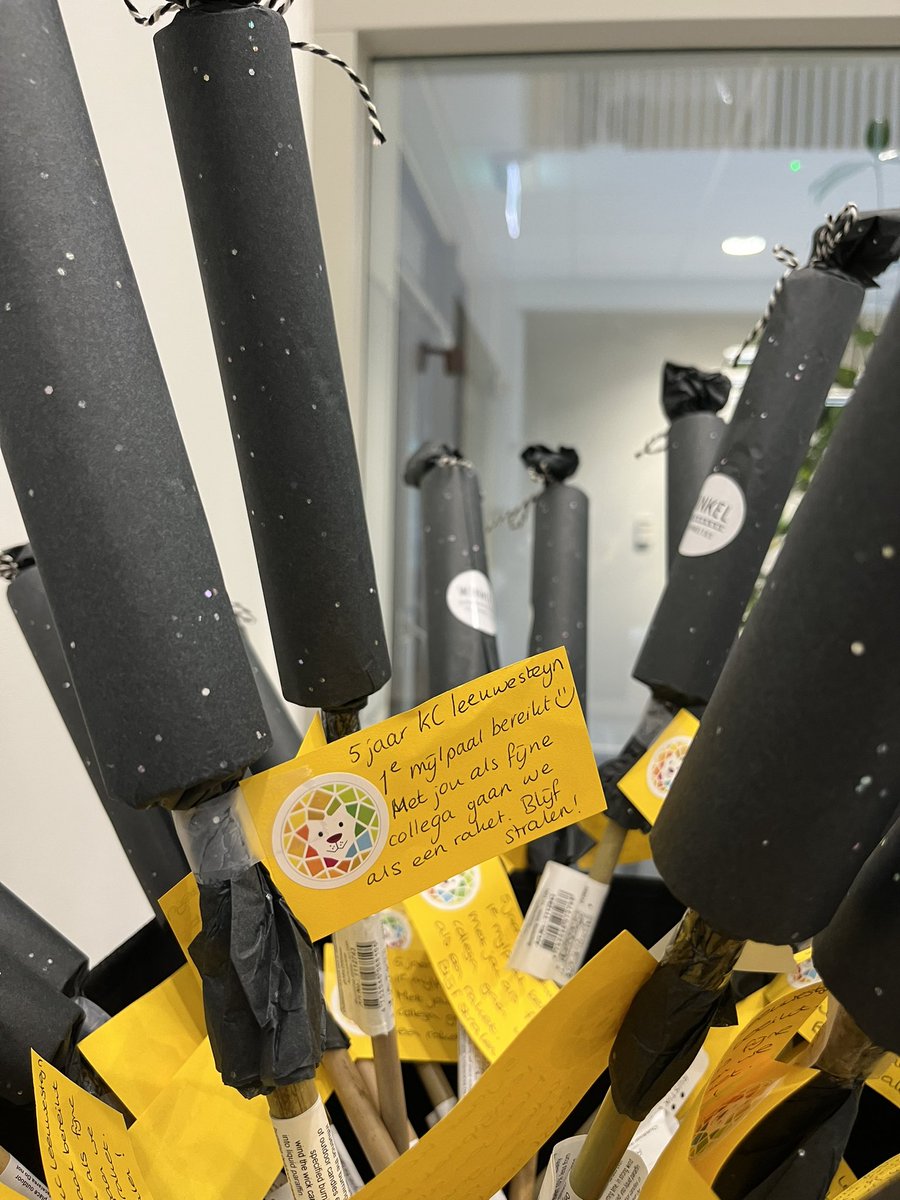 🦁 2018-2023 🦁

Hoera, KC Leeuwesteyn bestaat vandaag 5 jaar!

Om dat te vieren gingen we met de hele school naar pretpark Drievliet. Wat een feest 🎈 

Ook werden alle medewerkers vandaag in het zonnetje gezet. Dankzij hen gaan we als een raket. Op naar het volgende lustrum! 🚀