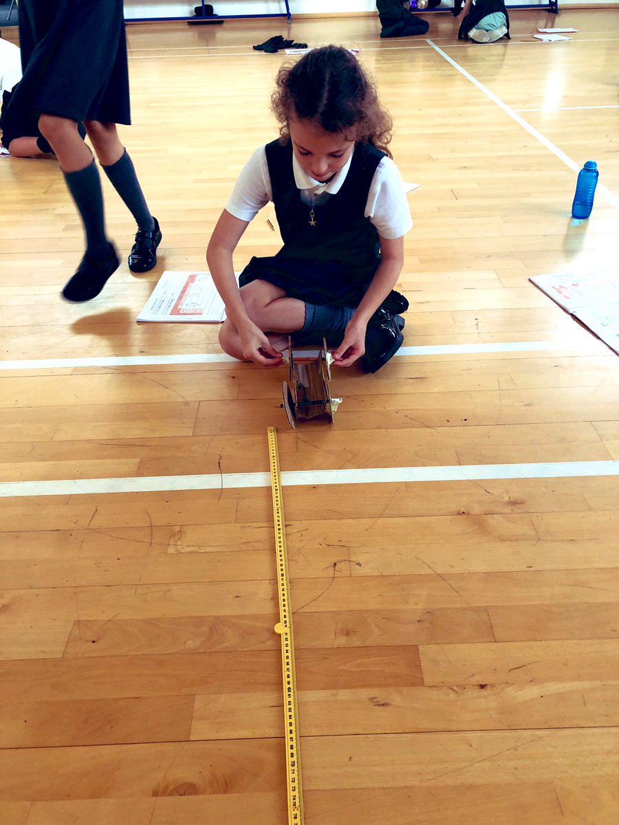 KPSFeed's tweet photo. #KPSYear5 had a very scientific afternoon measuring how far their Mars Rover travelled on different surfaces before presenting their results in a graph π #KPSScience #KPSCharacter #Fun #Hardworking #Resilience https://t.co/YBAeEnZnq3