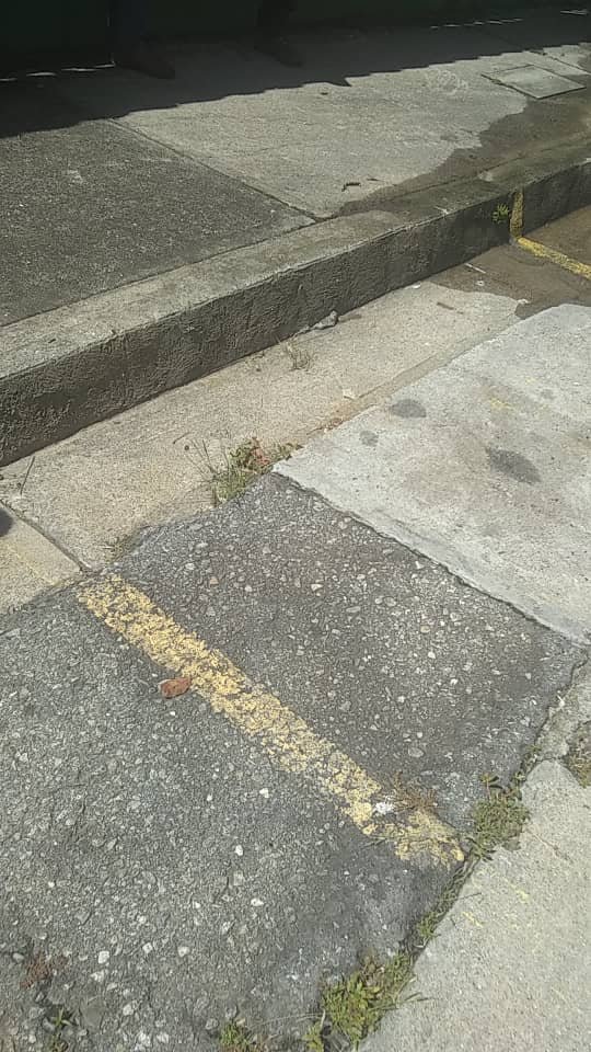 MeridaPropone's tweet photo. #22Sep #ReporteCiudadano Desde el 17 de agosto la comunidad de Res. Monseñor Chacón realizó una denuncia sobre un bote de aguas blancas en el estacionamiento contiguo a las Res. Los Bucares. Aún no hay respuesta de @aguasmeridaCA
#Agua #AsuntosPublicos #MeridaPropone https://t.co/sxrtvtXCp8