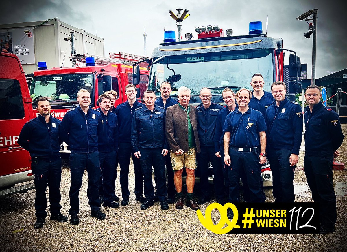 #unserWiesn112
Der Chef war heute zu Besuch.👌
Unser OB Dieter Reiter besuchte seine Feuerwehr im Behördenhof auf der Wiesnwache. 🚒🚑
Er dankte den Feuerwehrleuten🧑‍🚒👨‍🚒 für ihren Einsatz für eine sichere Wiesn.
Wir sagen Danke für den Besuch lieber Herr OB. 👍
#wirfuerMuenchen