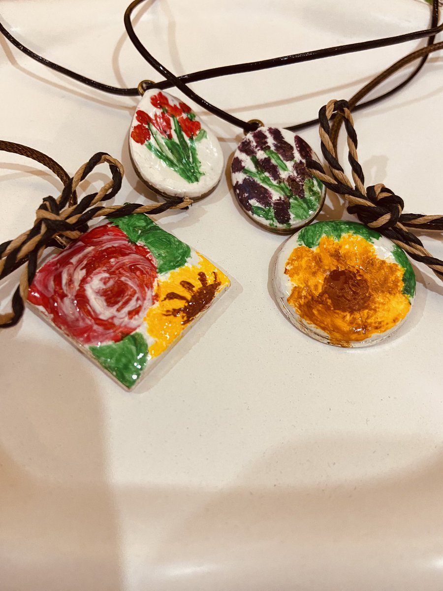 مدالية سيارة ♥️
Made in Saudi Arabia 🤍
صُنع بكل حُب ❤️
#اليوم_الوطني_93_السعودي #الرسم