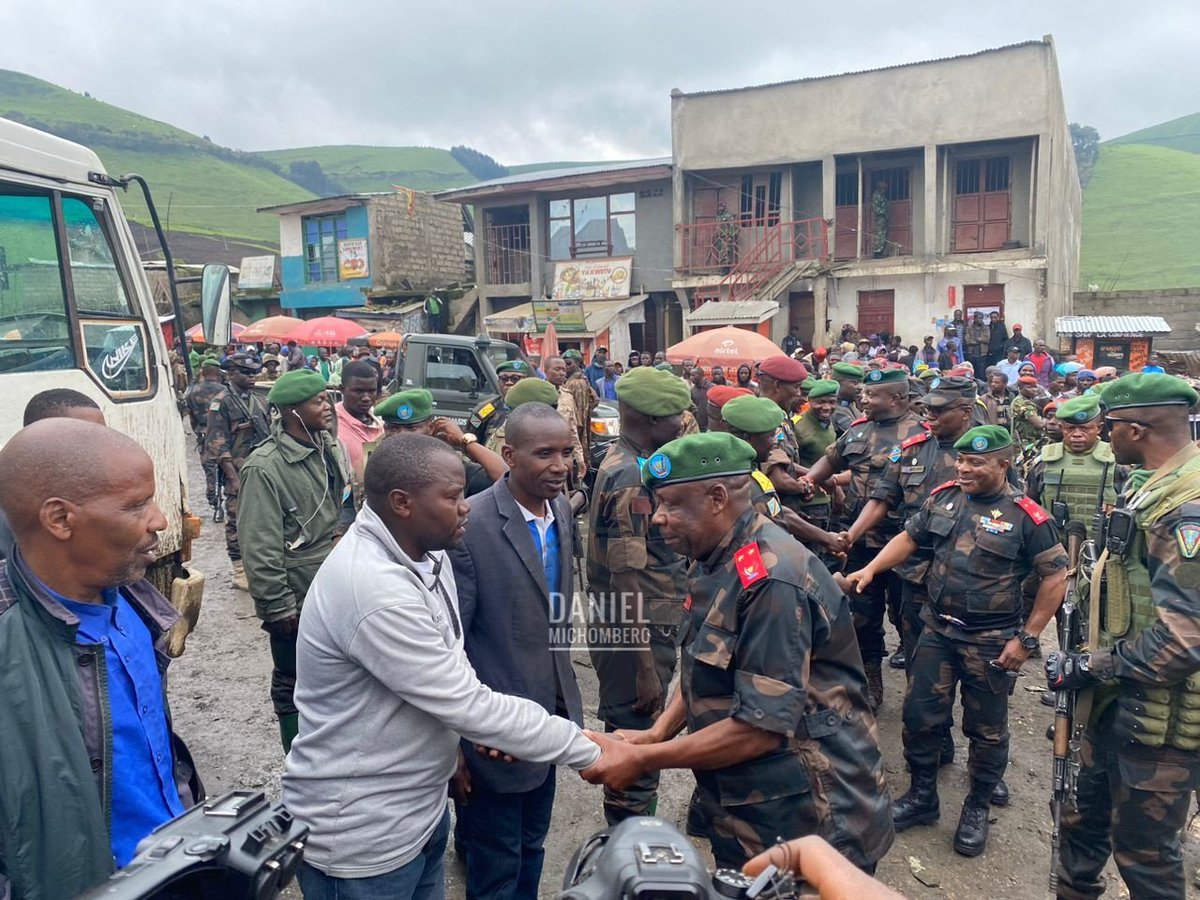 #RDC 🇨🇩: le nouveau gouverneur du Nord-Kivu lance un dernier appel aux congolais qui sont dans les rangs du #M23.

" Il n y aura pas de négociation avec les rebelles du #M23. Ceux qui sont dans les rangs de l'ennemi et qui estiment qu'ils sont congolais qu'ils rejoignent le proce