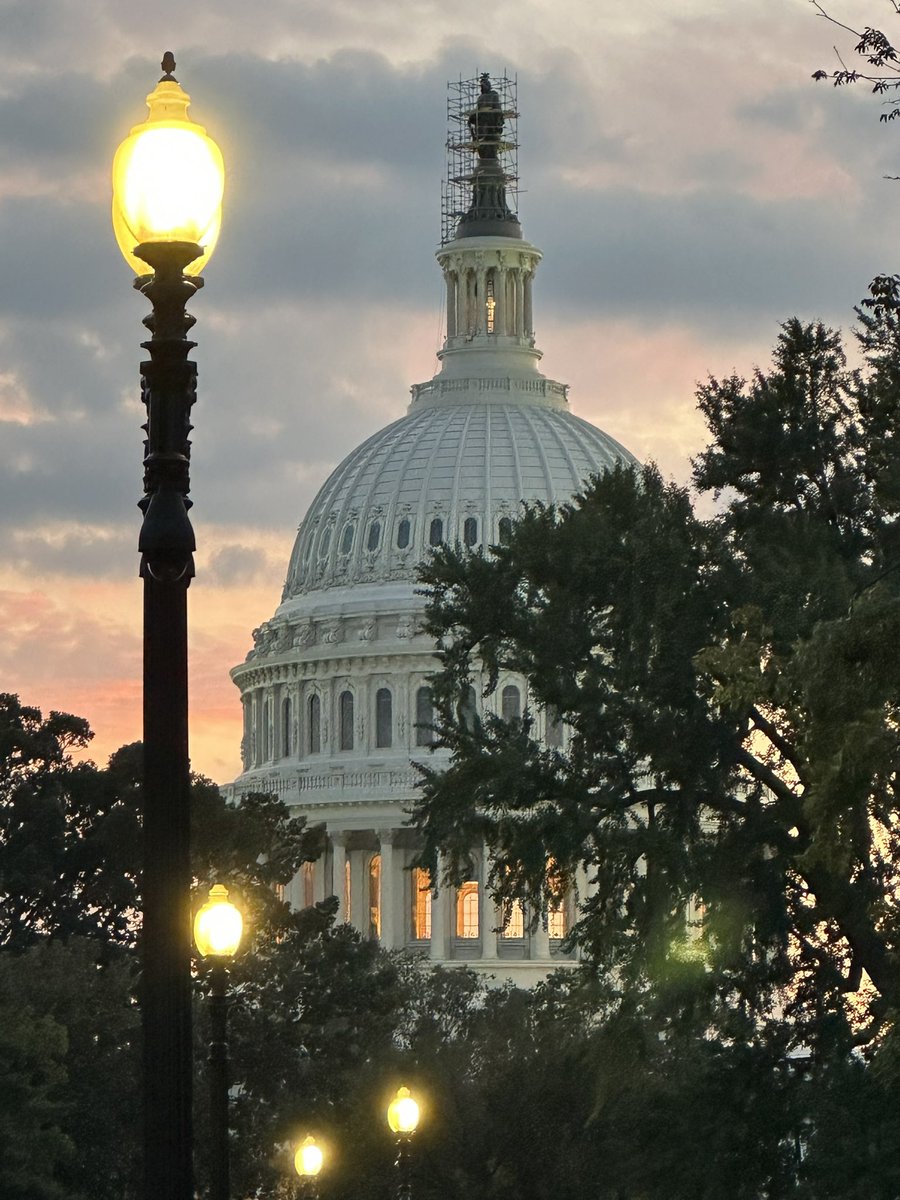 EVerastegui's tweet photo. Ayer viajé a Washington DC para reunirme con mi amigo y colaborador, el congresista Chris Smith, para impulsar la aprobación de la ley SECURE ACT. Este proyecto de ley, inspirado en la película #SonidoDeLibertad, busca exigir a la administración Biden, al FBI, al Departamento de Seguridad Interna y al Departamento de Salud y Servicios Humanos (HHS) que localicen de inmediato a los casi 85 mil niños migrantes que ingresaron solos a los EE.UU. entre 2021 y 2022, y en apenas 30 días, fueron entregados por la custodia federal americana a tutores o patrocinadores, sin los debidos protocolos de cuidado. Resultado: hoy nadie sabe dónde están, nadie sabe su paradero, nadie sabe nada más de ellos.
De este modo, mientras reforzamos la relación bilateral, vamos en defensa de la vida, en este caso, la vida de los niños migrantes mexicanos y latinoamericanos que se le “perdieron” al gobierno de @JoeBiden. Urge saber dónde están, cómo están y disipar toda sospecha de trata o tráfico de niños. Hago un llamado a los congresistas de ambos partidos a que hagan todo lo que esté en sus manos para encontrar a los niños antes de que sea demasiado tarde.
Por favor, que no haya intereses políticos comprometiendo la vida de los niños. Necesitamos unidad por la libertad. 
¡No vamos a parar hasta que los encuentren! 
#JoeBidenDondeEstan nuestros niños latinos.

@Potus #SonidoDeLibertad