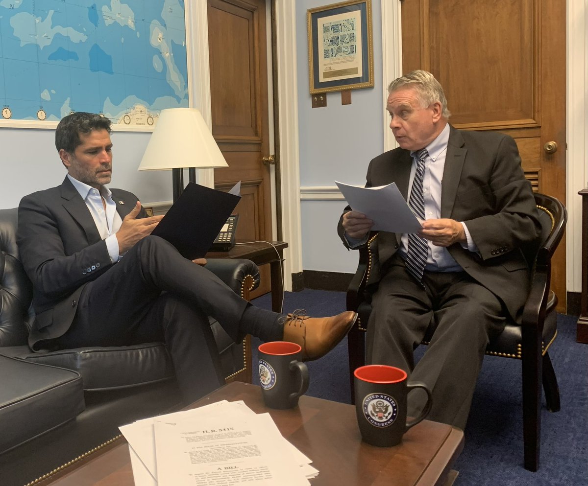 EVerastegui's tweet photo. Ayer viajé a Washington DC para reunirme con mi amigo y colaborador, el congresista Chris Smith, para impulsar la aprobación de la ley SECURE ACT. Este proyecto de ley, inspirado en la película #SonidoDeLibertad, busca exigir a la administración Biden, al FBI, al Departamento de Seguridad Interna y al Departamento de Salud y Servicios Humanos (HHS) que localicen de inmediato a los casi 85 mil niños migrantes que ingresaron solos a los EE.UU. entre 2021 y 2022, y en apenas 30 días, fueron entregados por la custodia federal americana a tutores o patrocinadores, sin los debidos protocolos de cuidado. Resultado: hoy nadie sabe dónde están, nadie sabe su paradero, nadie sabe nada más de ellos.
De este modo, mientras reforzamos la relación bilateral, vamos en defensa de la vida, en este caso, la vida de los niños migrantes mexicanos y latinoamericanos que se le “perdieron” al gobierno de @JoeBiden. Urge saber dónde están, cómo están y disipar toda sospecha de trata o tráfico de niños. Hago un llamado a los congresistas de ambos partidos a que hagan todo lo que esté en sus manos para encontrar a los niños antes de que sea demasiado tarde.
Por favor, que no haya intereses políticos comprometiendo la vida de los niños. Necesitamos unidad por la libertad. 
¡No vamos a parar hasta que los encuentren! 
#JoeBidenDondeEstan nuestros niños latinos.

@Potus #SonidoDeLibertad