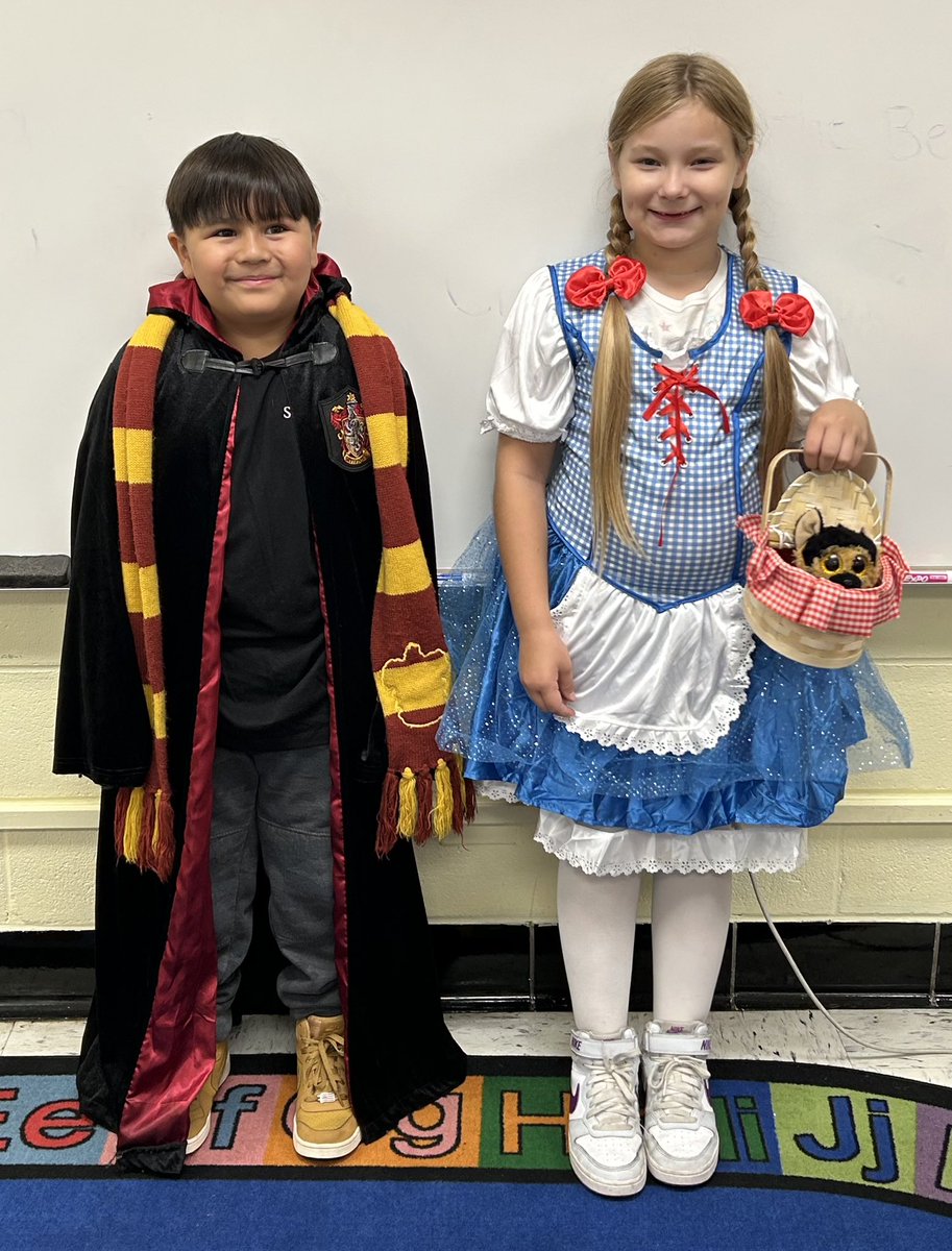 D123Hometown's tweet photo. Using fairy tale stickers.. these creative kiddos wrote their OWN fairy tales #CKLA #d123 #hmt123 #culminatingactivity #secondgrade https://t.co/LRdZrnem6S