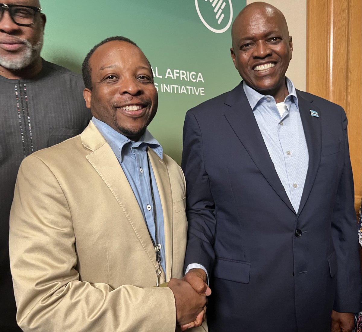 ✊🏽👊🏽Respect H.E. ⁦⁦⁦⁦<a href="/OfficialMasisi/">Dr. Mokgweetsi E.K Masisi</a>⁩ I’m humbled