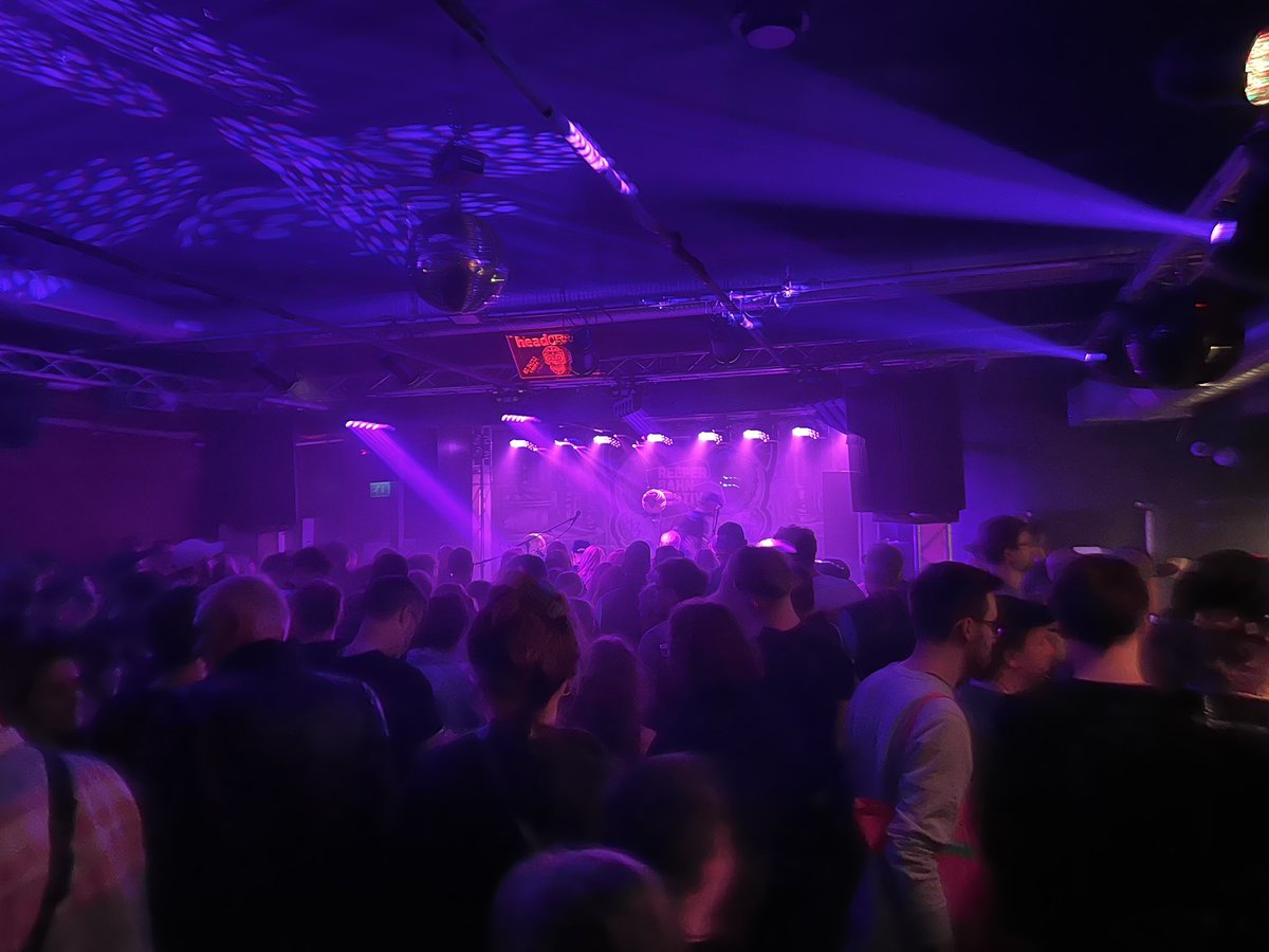 Act1 for our @Reeperbahn_Fest showcase is a sold out house for Wolf &amp; Moon at headCRASH! 

<a href="/KarouselMusic/">Karousel Music</a> x <a href="/sesac/">SESAC, Inc.</a>  x <a href="/mnrkmusic/">MNRK Music Group</a>  x <a href="/marshallamps/">Marshall Amps</a> / <a href="/MarshallRecs/">Marshall Records</a> x <a href="/InBlackRec/">In Black Records</a>