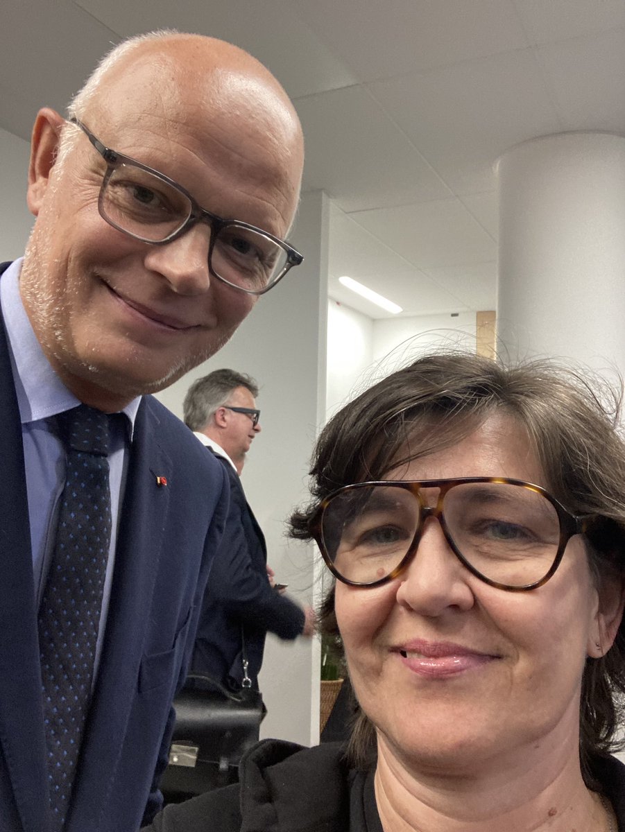 carolineporot 📚 (@carolineporot) on Twitter photo Séquence nostalgie avec <a href="/EPhilippe_LH/">Edouard Philippe</a> que j'ai souvent eu l'opportunité de rencontrer dans mon ancienne vie (la politique!) pour l'inauguration du magnifique campus de <a href="/42LeHavre/">42 Le Havre</a> . De l'Assemblée nationale à <a href="/42MulhouseGE/">42 Mulhouse</a> nos chemins continuent de se croiser. Pour le meilleur ! Séquence nostalgie avec <a href="/EPhilippe_LH/">Edouard Philippe</a> que j'ai souvent eu l'opportunité de rencontrer dans mon ancienne vie (la politique!) pour l'inauguration du magnifique campus de <a href="/42LeHavre/">42 Le Havre</a> . De l'Assemblée nationale à <a href="/42MulhouseGE/">42 Mulhouse</a> nos chemins continuent de se croiser. Pour le meilleur !