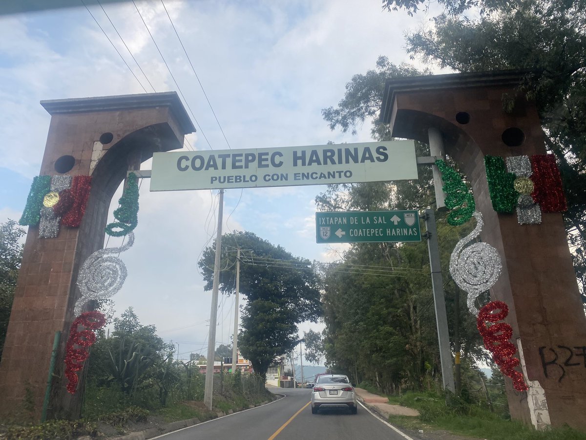 Venusitasunev's tweet photo. Bonito???🤔

bonito mi municipio 🤗 #CoatepecHarinas pueblito con encanto y tradición, en donde hay gente con calidez de calidad 👌🏻sin dejar atrás su extensa variedad en artesanías y siendo uno de los más grandes productores #OrgulloDeDondeVengo https://t.co/kpkzDEyaPi