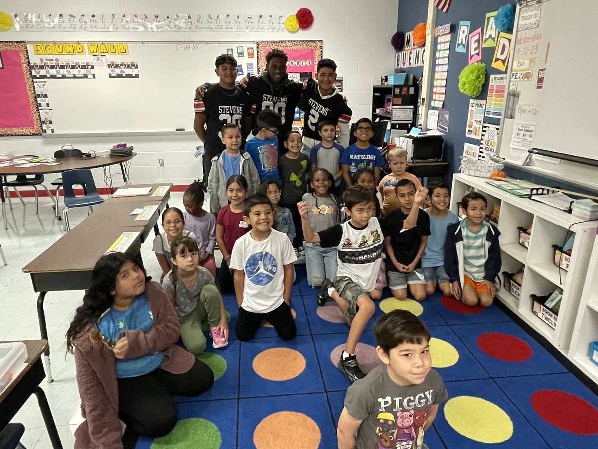 CoachT2018's tweet photo. Special thanks to the @NISDHatchett family for welcoming @JPS_DFB, @DFBTrack, @Falcon_Hoops to read to the Hurricanes! 
#FalconsRead #BeyondTheGame @NISD_Athletics @FalconsAth @ArnoldViera2 @DFBTrack @JPS_DFB @Falcon_Hoops https://t.co/sXZOS0BKRg