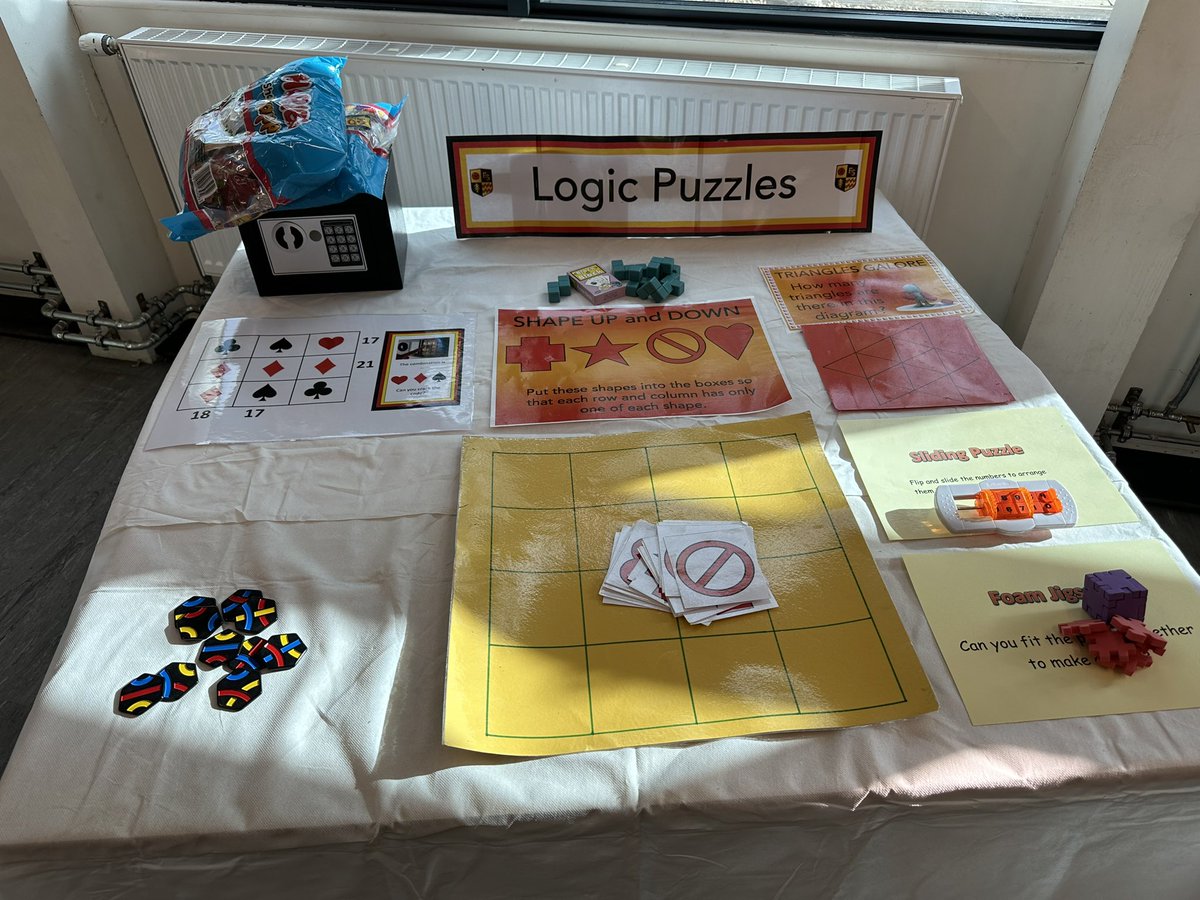 FormbyHigh's tweet image. Exciting activities from @maths_fhs at #OpenEvening2023