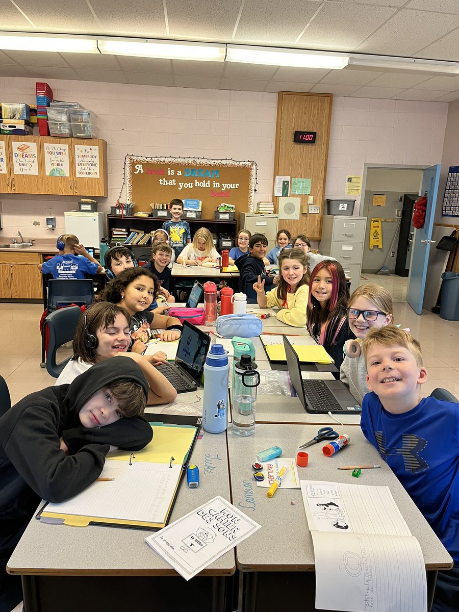 mmemercer1's tweet photo. Literacy Block rotations in action! https://t.co/2zShq9lydC