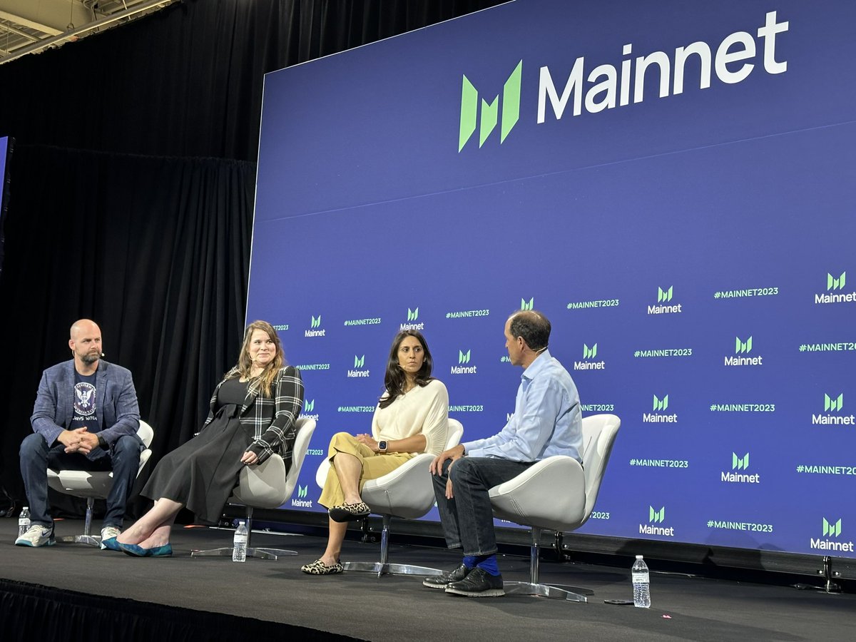 CaitlinLong_'s tweet photo. ‘61% of pro-#crypto voters in 2020 voted for Biden; Dems are at risk of losing them in 2024 due to anti-crypto policy.’ —@chrislehane (fellow Harvard Law ‘94 classmate), who said we’re big enuf to swing key elections. Great panel w/ alumni of Dem administrations re 2024 election https://t.co/9HYWZP48xT