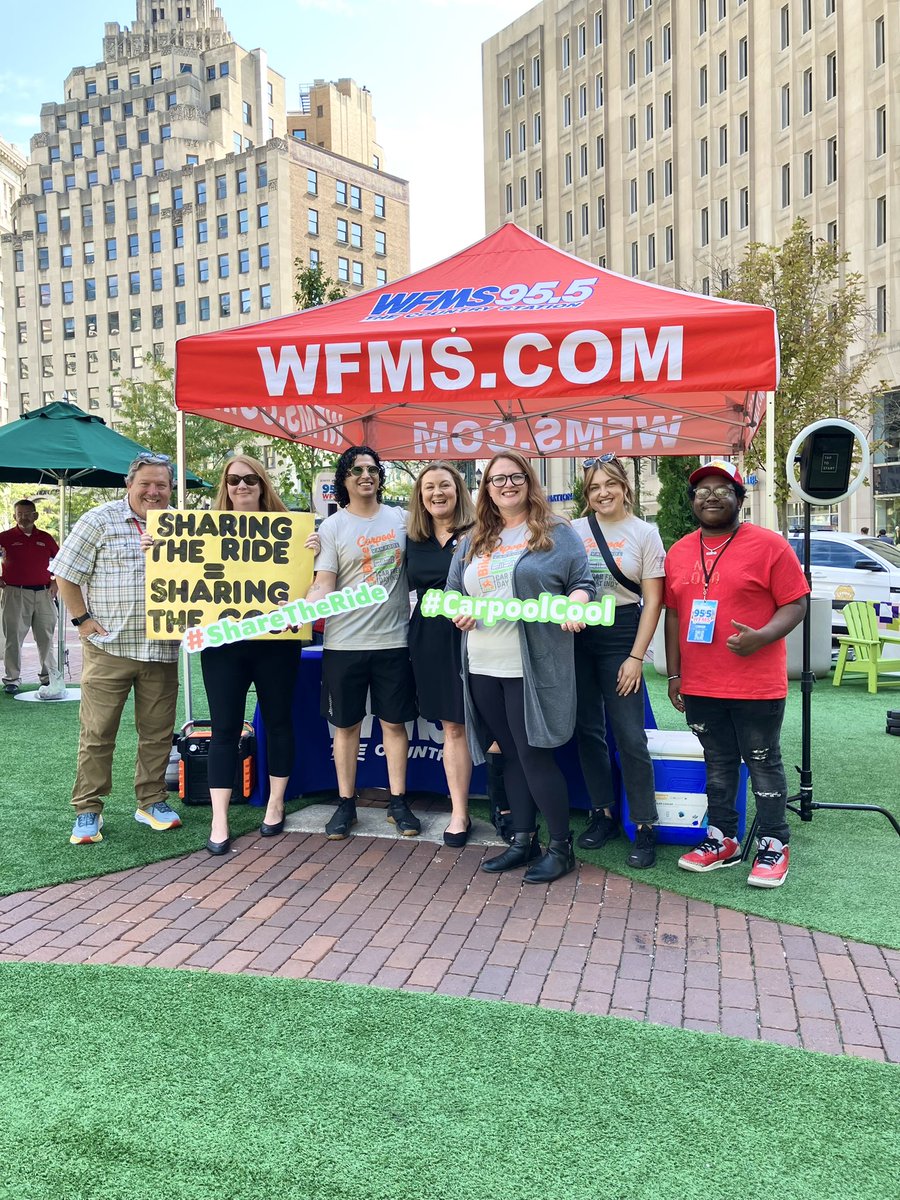 955wfms's tweet photo. From biking to carpooling to riding the bus, why not make every day Car-Free day?! 🚴‍♂️ 🚌 We’re so excited to partner with our friends at @CommuteIndy. Thanks to @dominos for providing lunch! #CarFreeDayIndy #WFMS https://t.co/2xQPsYm7iw