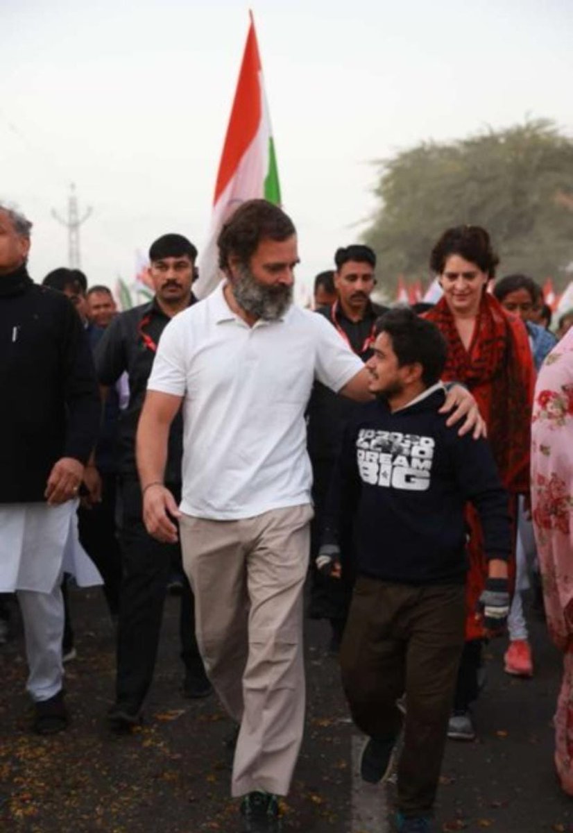 BaBarS0007's tweet photo. कल कांग्रेस ने���ा माननीय @RahulGandhi जी राजस्थान की पावन धरा पर पधार रहे है आपका बहुत बहुत स्वागत है ।।

माननीय @RahulGandhi जी से अनुरोध है #भारत_जोड़ो_यात्रा में राजस्थान के #कंप्यूटर_अनुदेशक_भर्ती में रिक्त पदों को शिथिलता देकर भरवाने के लिए बार बार युवा मिले थे जिनसे आपने रिक्त पद भरवाने का वादा किया था और @INCRajasthan चीफ को निर्देशित किया था जिस पर राजस्थान कांग्रेस सरकार द्वारा अभी तक कोई भी कार्यवाही नही हुई है कृपया इस मामले पर जरूर संज्ञान लेना ।।

आपके हर भाषण से आदिवासी/दलित/पिछड़ों के हितेषी होने का एहसास होता है किंतु राजस्थान कांग्रेस सरकार इसके विपरित कार्य कर रही है ।।

@BaBarS0007