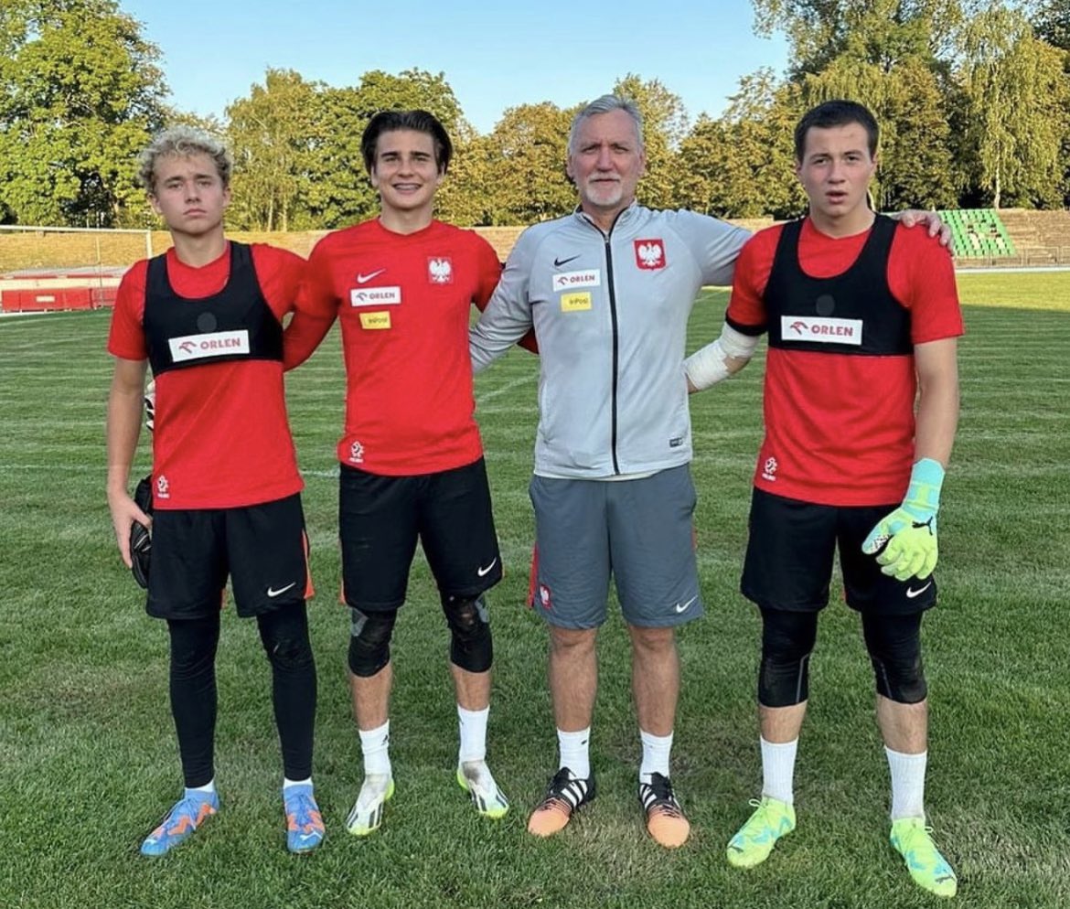 Pierwszy ze stajni Działu Rozwoju Bramkarzy Cracovii 💪🏻🔥🧤

Wielka Duma zobaczyć podopiecznego z orzełkiem na piersi 🔴⚪️🦅