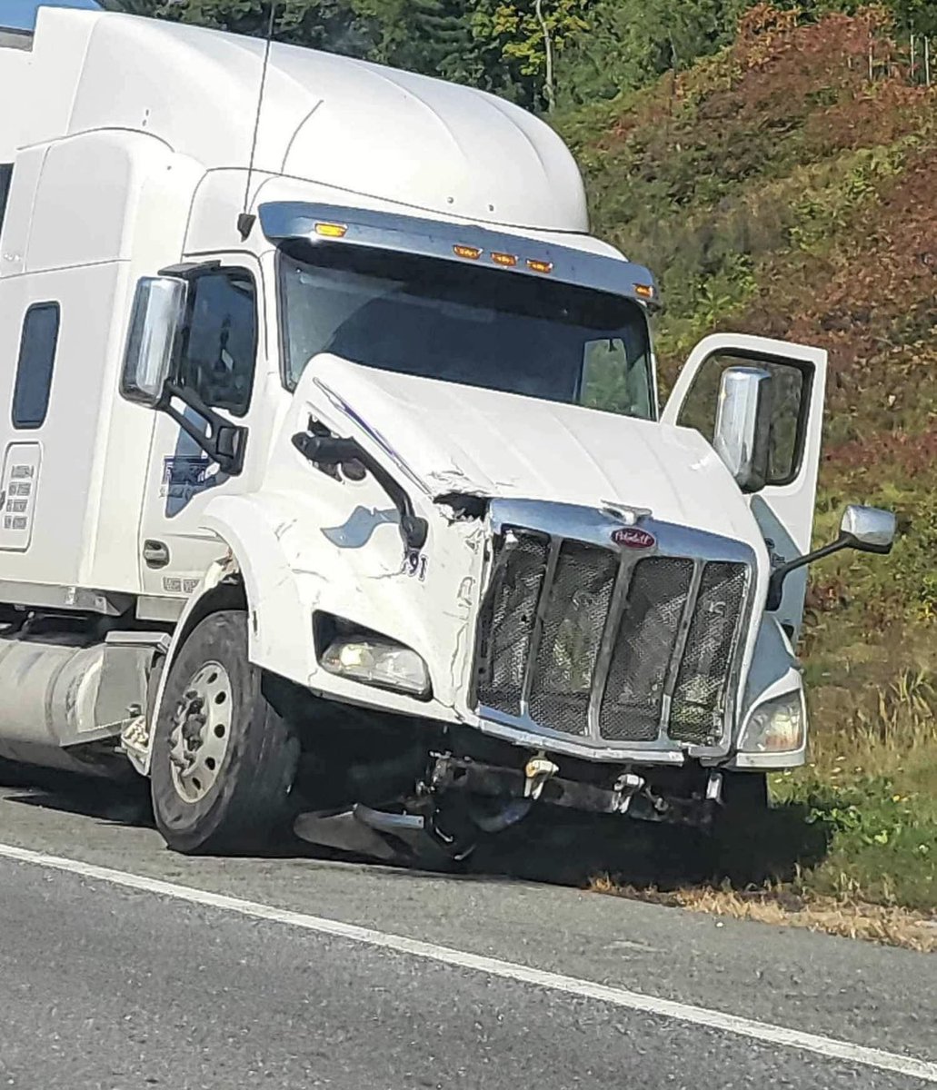 Cameradenuit2's tweet photo. Autoroute 50 secteur Fasset fermeture complète
Accident majeur  période de temps indéterminé
Infos à suivre 
Vous avez des photos ou des videos ?  info@cameradenuit.ca https://t.co/6rykswNWku