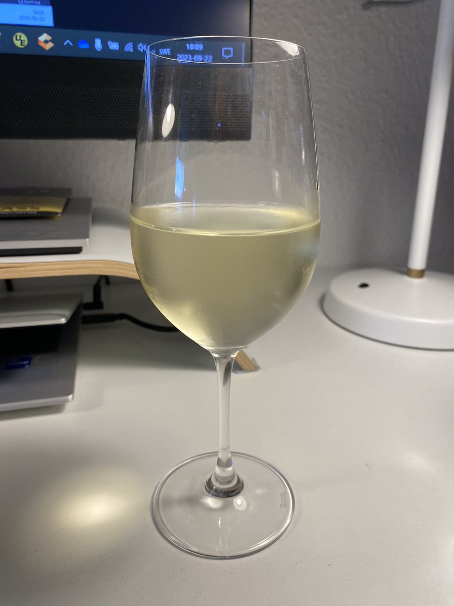 Och NU är det helg! (Tog första glaset till sista mötet för dagen. 😬)