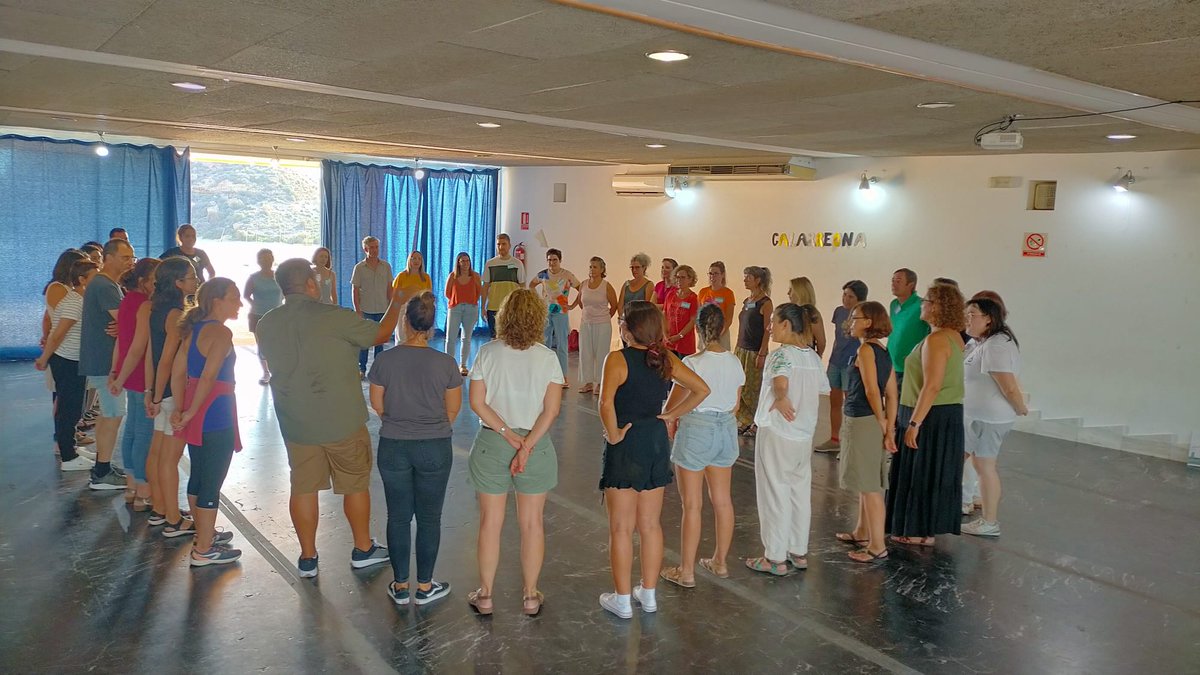 admurm_'s tweet photo. Ya en marcha  CON LA MÚSICA EN EL CUERPO en Águilas, Murcia, con @Oriol_Ferre @SantiSerratosa y @albacamins 
IMPRESIONANTE el grupo de docentes dispuestos a formarse, crear y ser felices con la música. Nos esperan grandes cosas este finde. 
@Educarm 
@coaemcoaem 
@educaciongob https://t.co/AxxObzxL55